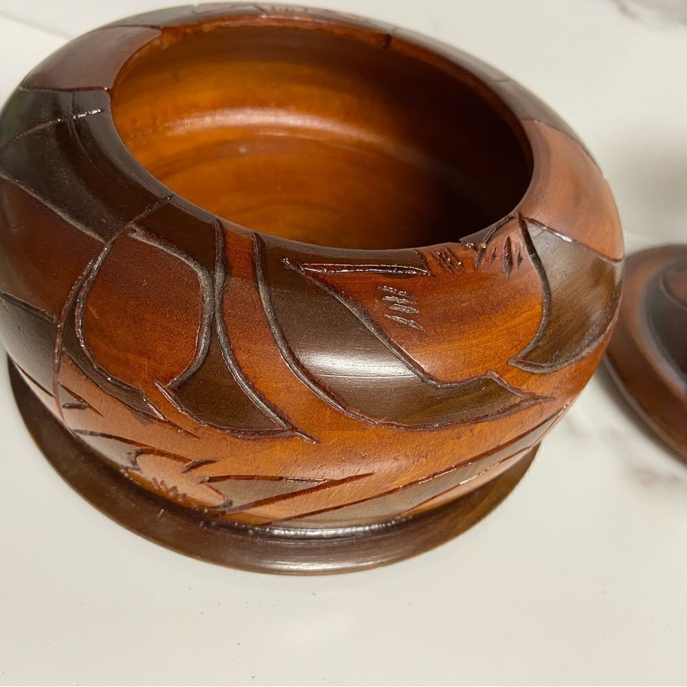 Hand Carved Multi Colored Wood Decorative Bowl Peak Top Lid Centerpiece Vintage - Picture 6 of 8